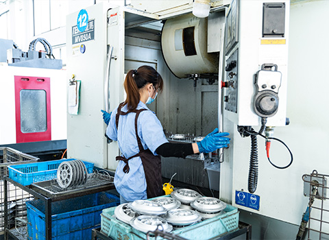 鋁壓鑄件為何成為汽車輕量化的**？